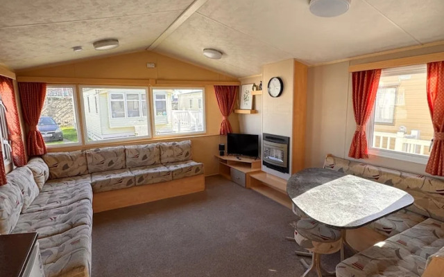 3 Bedroom, Side Gated Decking, Wifi, Pets Welcome