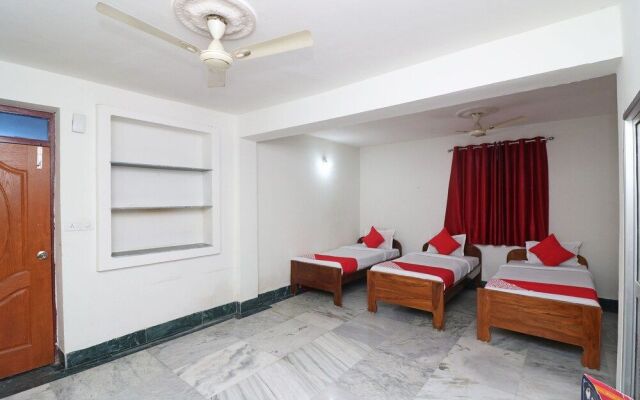 OYO 18587 Alok House