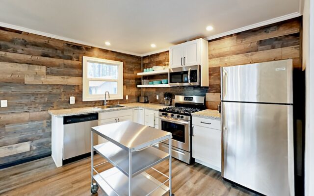 4093 Manzanita Ave Cabin Unit 1