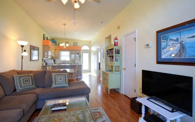 Toadally Relaxin' 2 Bedroom Home by RedAwning
