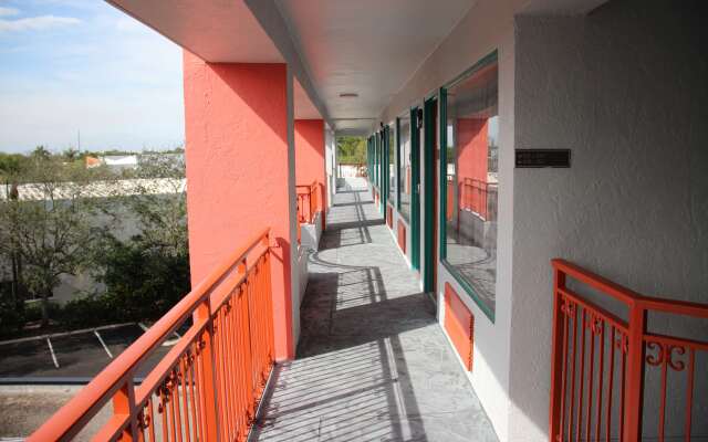 Boca Suites Deerfield Beach, SureStay Collection by BW