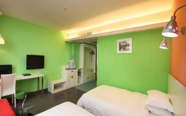 LN White House Hotel
