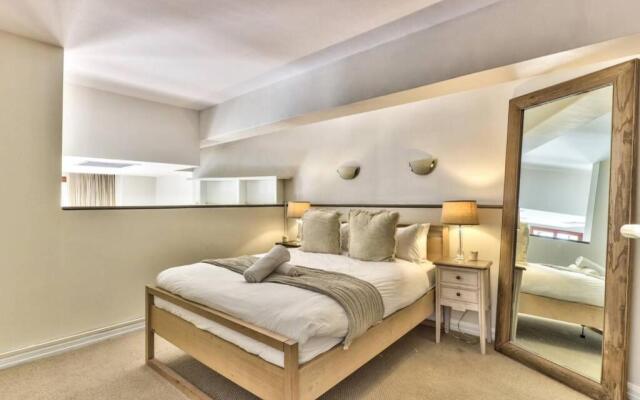 Couples Retreat, Bar, Library, 24 hour Security