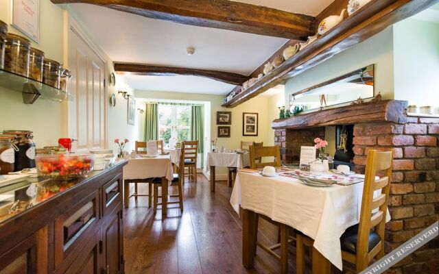 Middle Holly Cottage