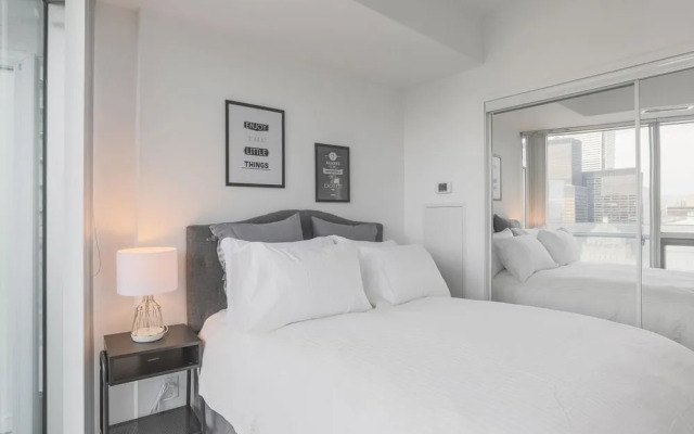 Noel Suites - York and Harbour St.