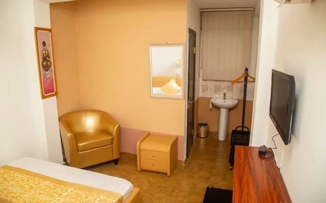 Gold Plaza Hotel