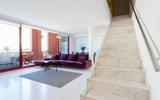 Unique Rentals - Stylish Seafront Duplex
