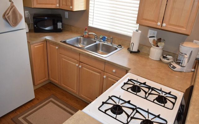 345 Hinds 2 Bedroom Cabin by Redawning