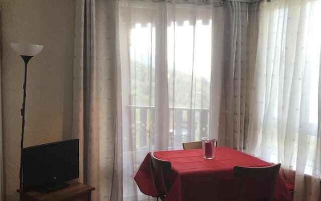 Studio in Praloup, With Wonderful Mountain View and Furnished Terrace