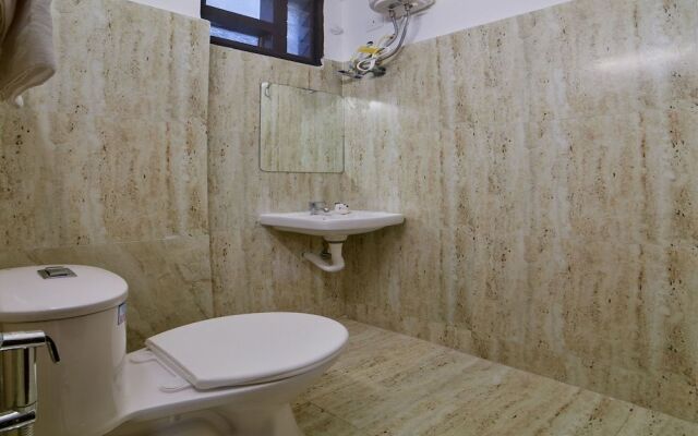 OYO 16606 Iconic Living