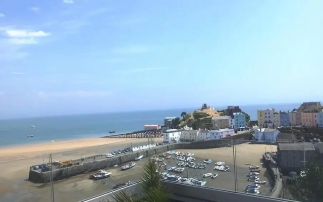 Royal Victoria Court 11