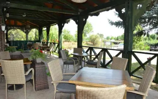 Restoran I Prenociste Moja Carda
