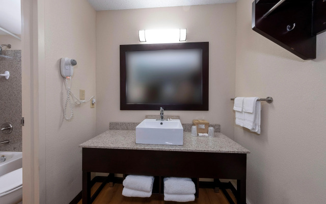 Red Roof Inn PLUS+ Huntsville - Madison