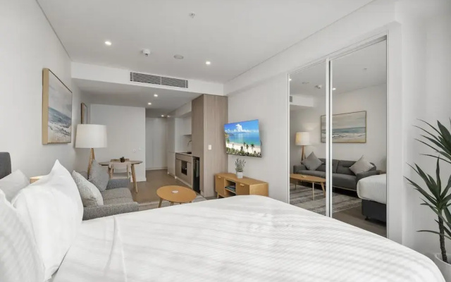 Chic Studio Stay Near Cafes and Coastline
