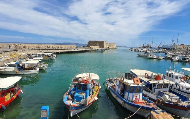 Cosy and Large Studio in Heraklion Crete, Greece