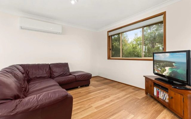 Big Family Home with Big Backyard and Big Views of Jervis Bay – Guest Rooms – Vincentia