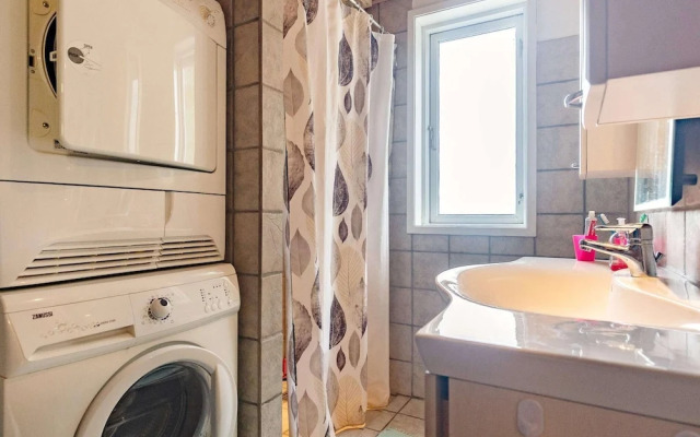 6 Person Holiday Home in Martofte