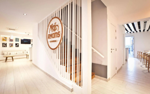 Ten Hostel