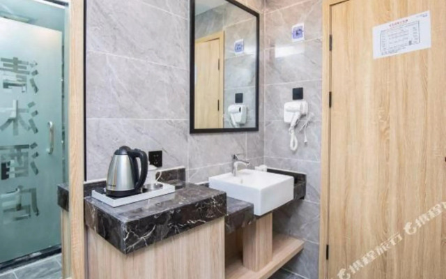 Qingmu Hotel (Nanjing Shuiximen Yunjin Road Subway Station)