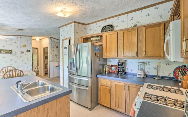 Bright Steinhatchee Home: Proximity to Ocean!