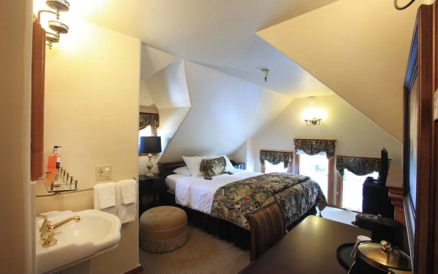 The Charles Pacific Grove - Artfully Designed Inclusive Inn