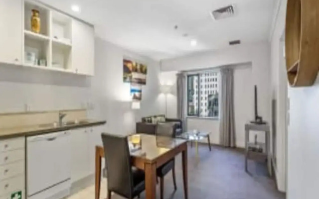 Superking Bed In Stylish Apartment On Queen Street