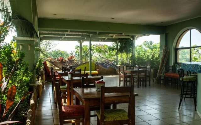 Tamarindo Hostel Resort