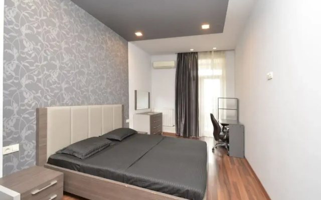 Apartment by Luxe Group DI888