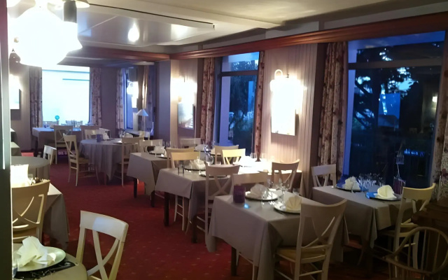 Le Beau Rivage