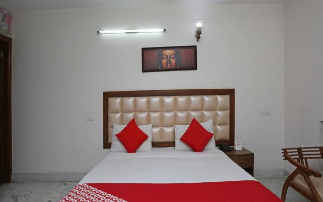 OYO 14445 Cyber Inn