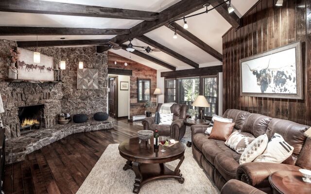 Rustic Pines Retreat