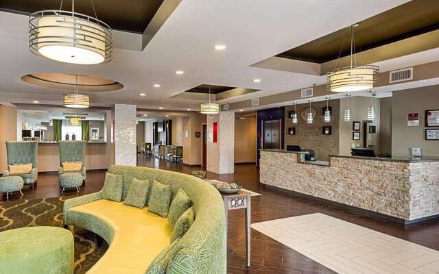 Comfort Suites near Tanger Outlet Mall