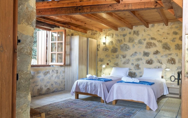 Inviting Villa In Palaiochora With Sea And Mountain Views