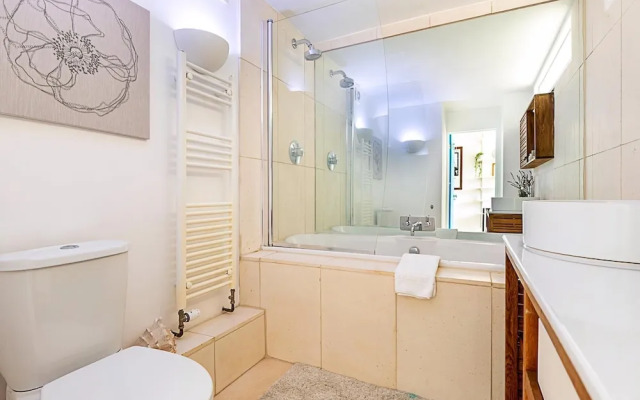 Bright Flat For 2 in Dartmouth Park