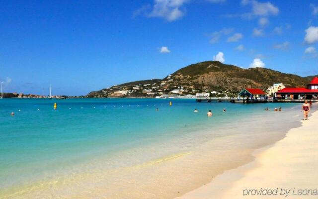 Holland House Beach Hotel