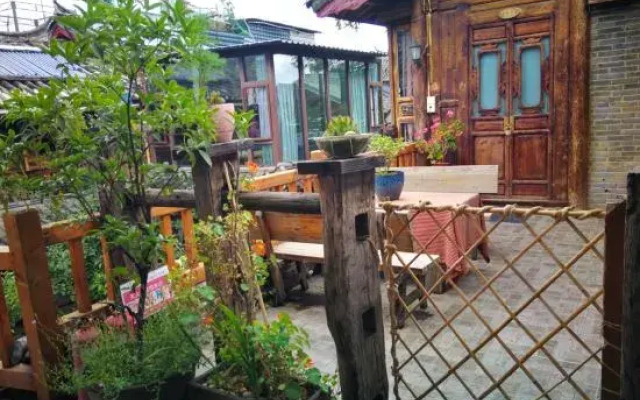 Yueshenghuo Inn