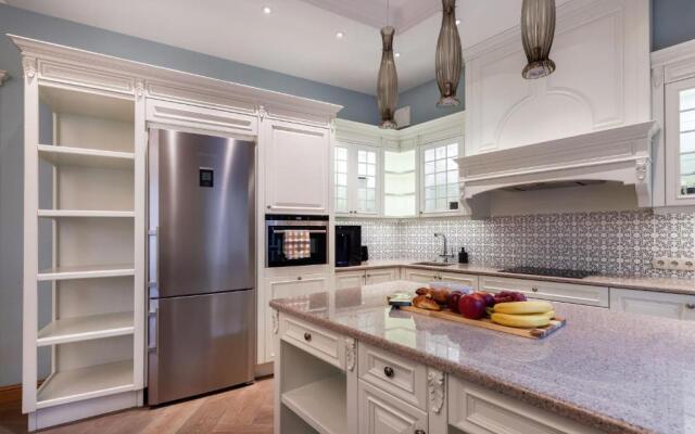 Luxury 2BDR Heart Of Old Town