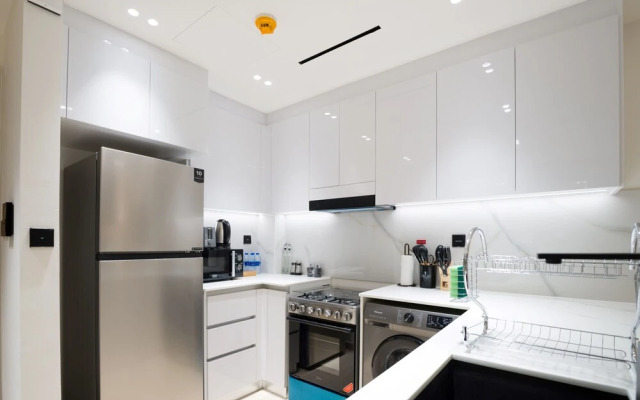Easygo- Stylish 1bdr Binghatti Corner