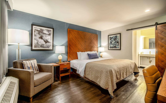 818 Hotel + Pool, an Ascend Hotel Collection Member