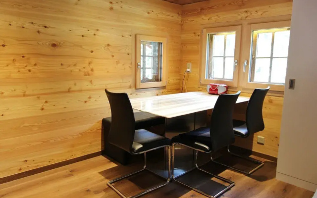 Mountain View Holiday Home in Binntal near Lengtal Deck