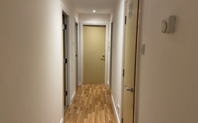 Royal Oak Apartment in Manchester Central Location