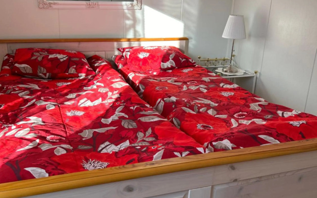 Tilava talo lähellä keskustaa