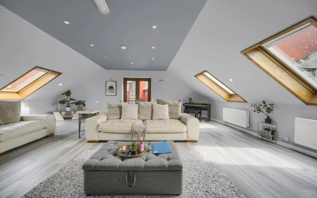 Luxury Penthouse Suite - Swansea Central - Beach