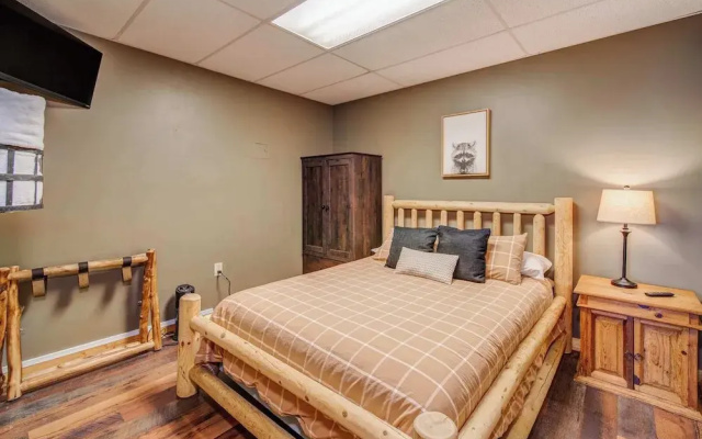 Four Bear Hideaway Coosawattee River Resort!