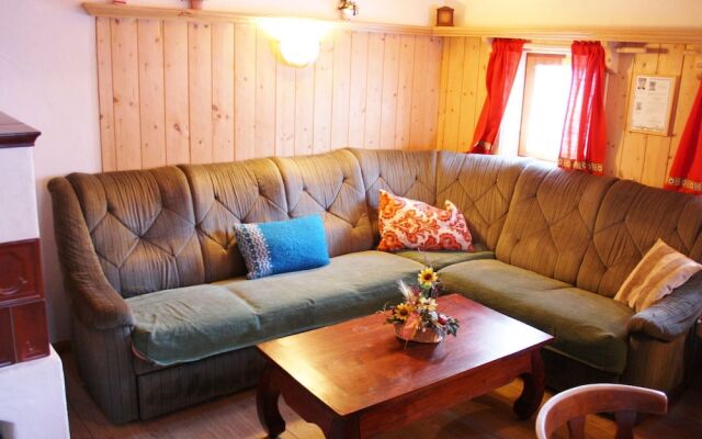 Gorgeous Chalet With Sauna in Königsleiten
