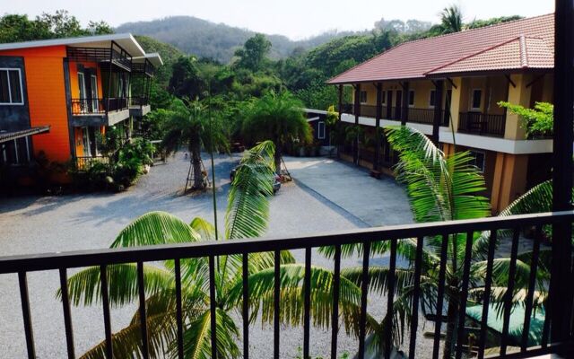 Baan Suan Rim Nam Pakchong Resort