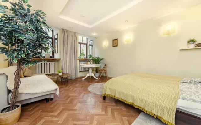 Cozy Suite with Inner Yard