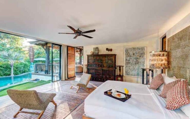 Secluded Wooden Villa, 3 BR, Canggu With Staff