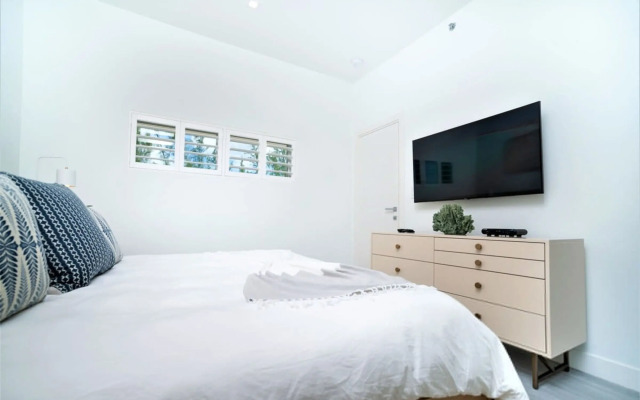 Modern 1BR Apt w Rooftop Pool Onsite Amenities