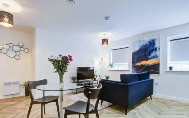 Hybrid Resi - Mitcham Close to Tooting and Wimbledon